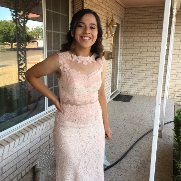 Beautiful Dress! - Picture 5 of 5